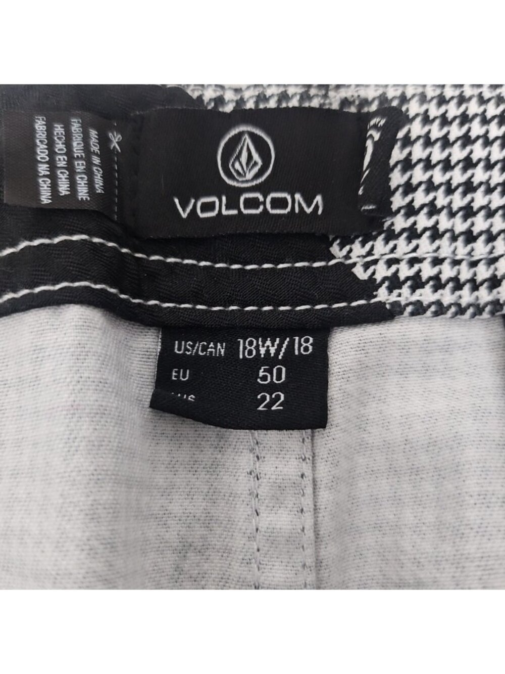 Volcom Womens Plus Size 18W Houndstooth Mini Skirt NWT Front Zip Black Academia - Picture 10 of 14